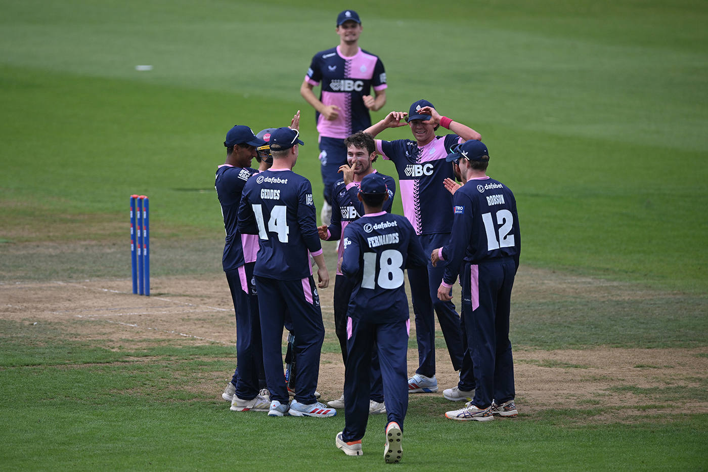De Caires outdoes his dad with 75 and six-for in Middlesex romp