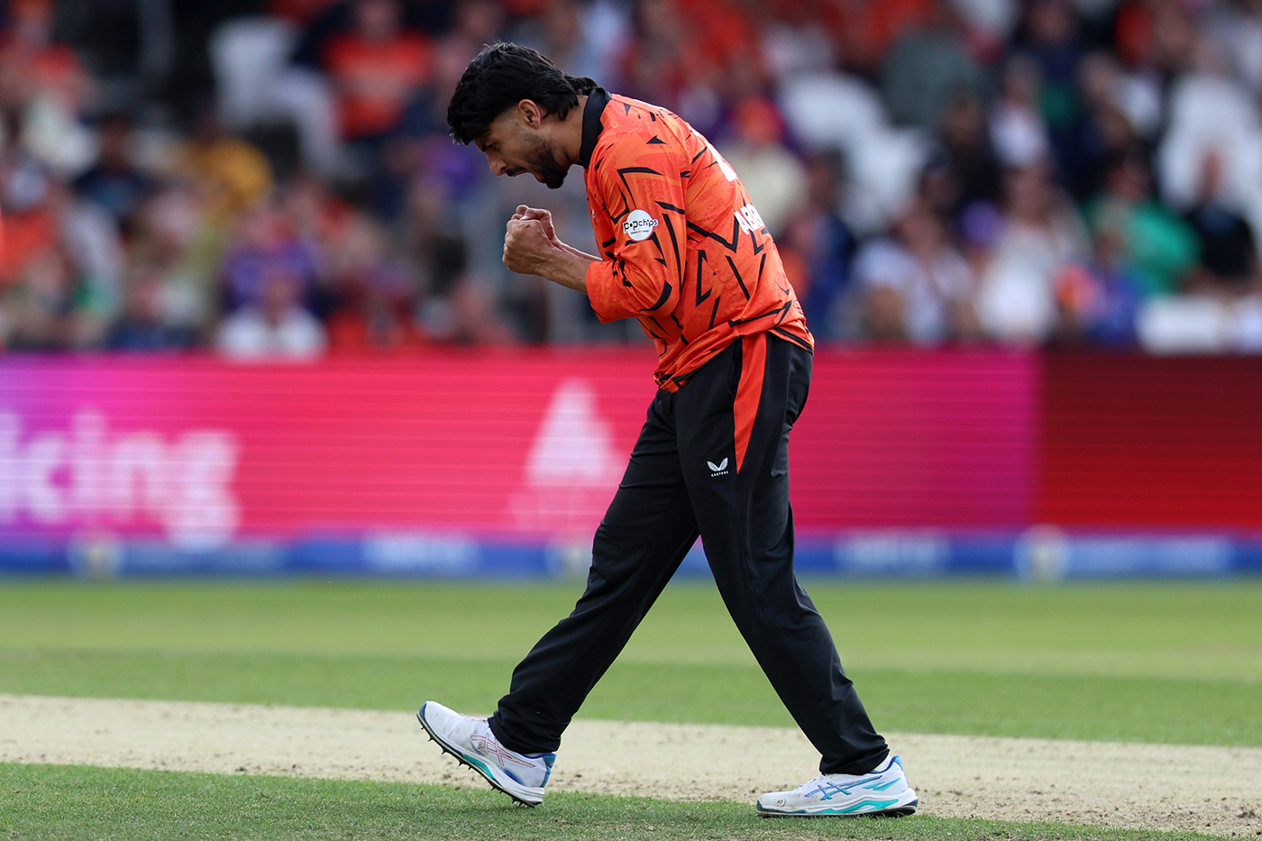 Abrar, Ellis come in clutch as Sunrisers sneak past Brave