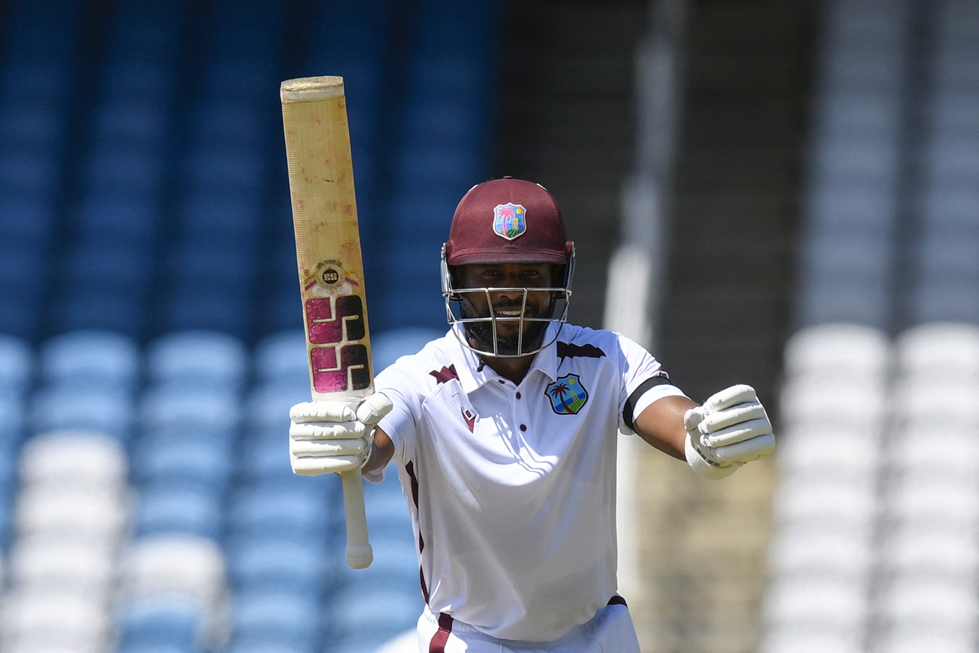 Hope holds firm as Pakistan strike four before lunch