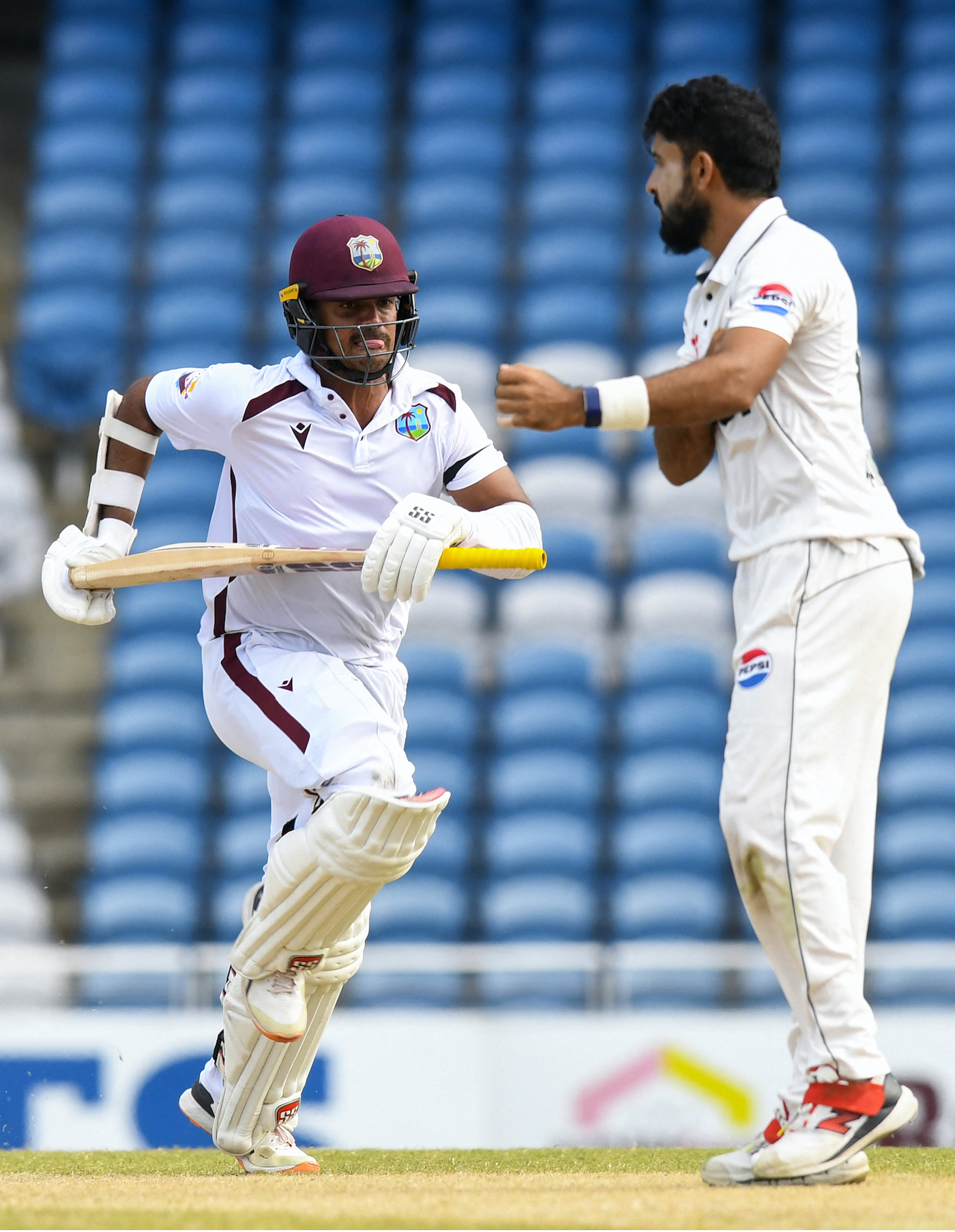 Rain forces early lunch after Chanderpaul falls
