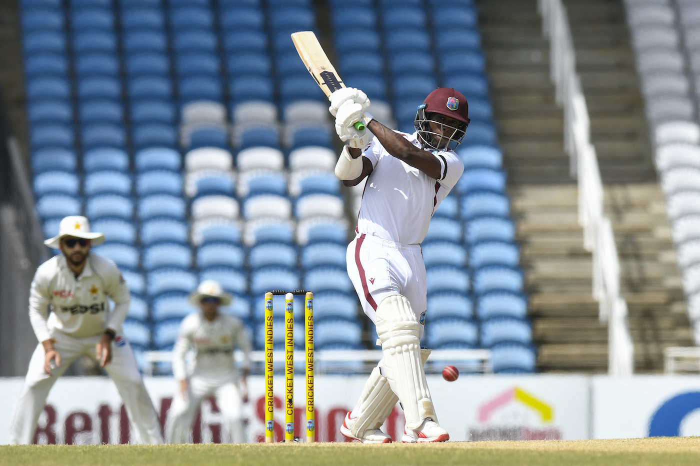 Seales, Roach leave Pakistan in early trouble in 211 chase