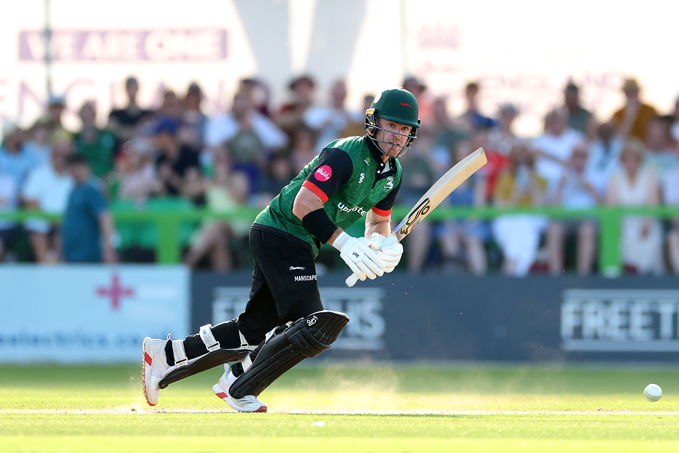 Kelly the hero as Leicestershire stay on track for knockouts