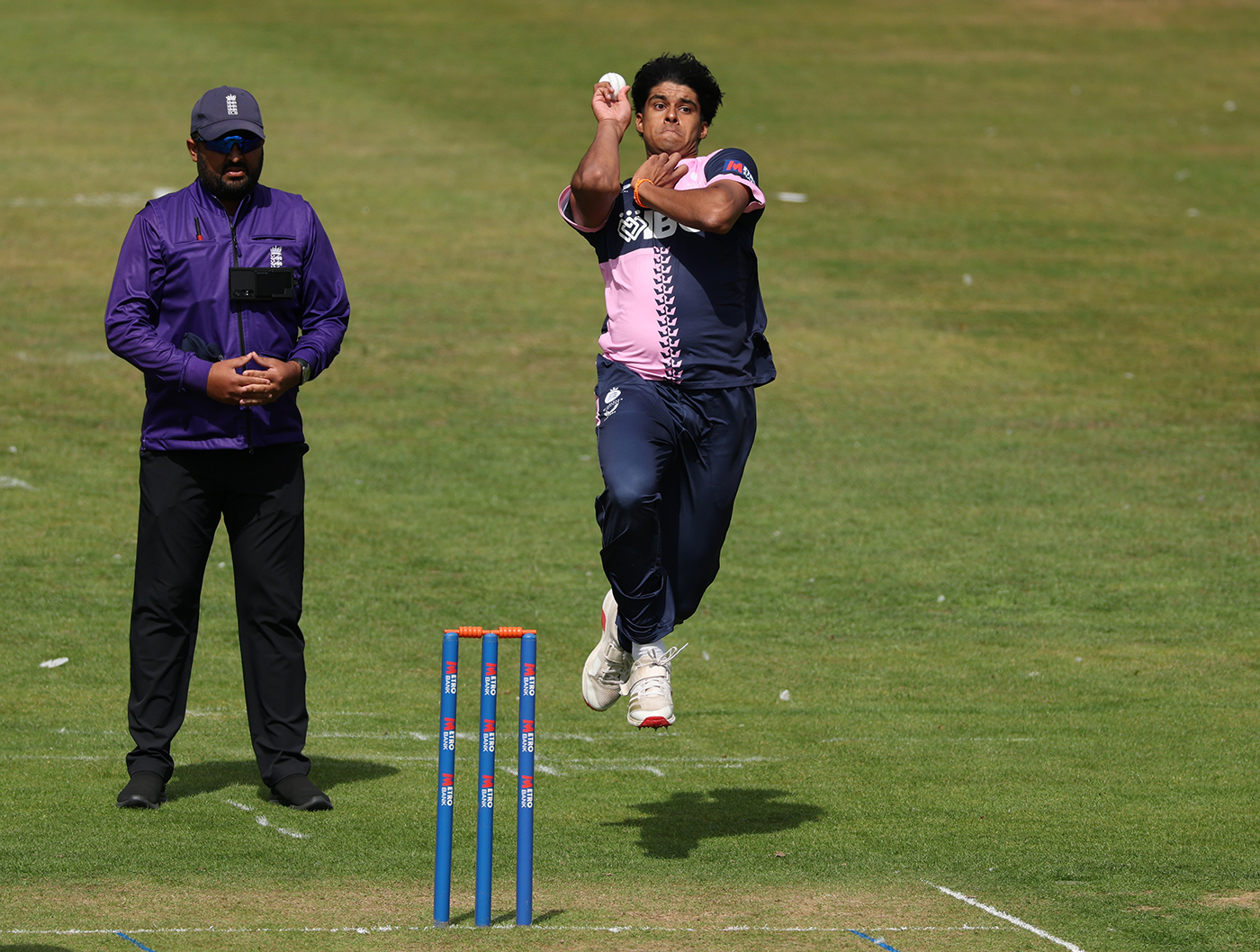 Joe Cracknell, Naavya Sharma guide Middlesex win as Durham lose Emilio Gay to injury