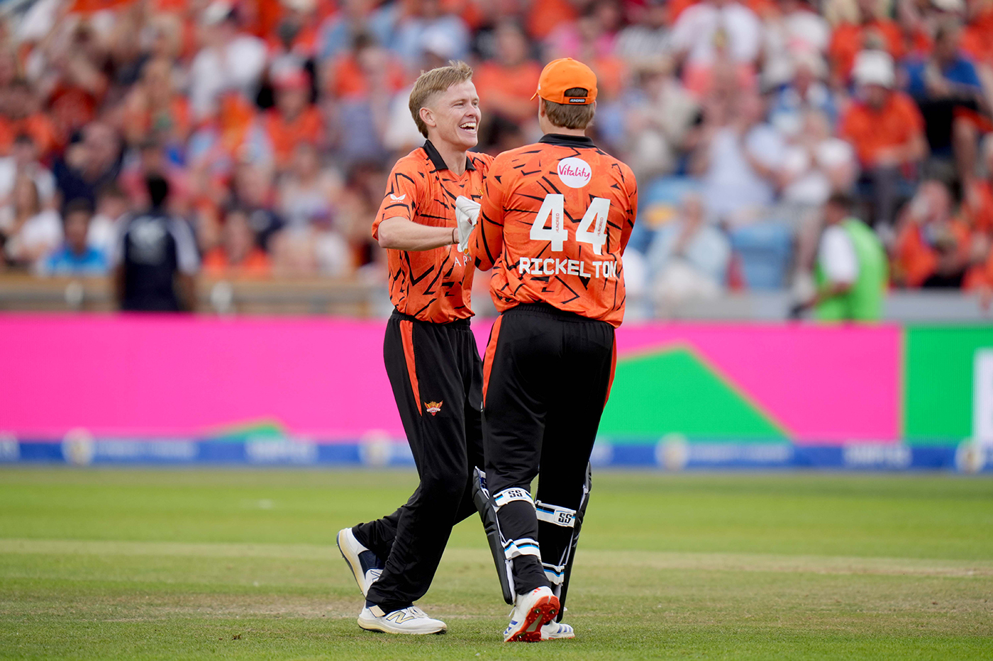 Sunrisers stay perfect at Headingley to put one foot in knockout stages