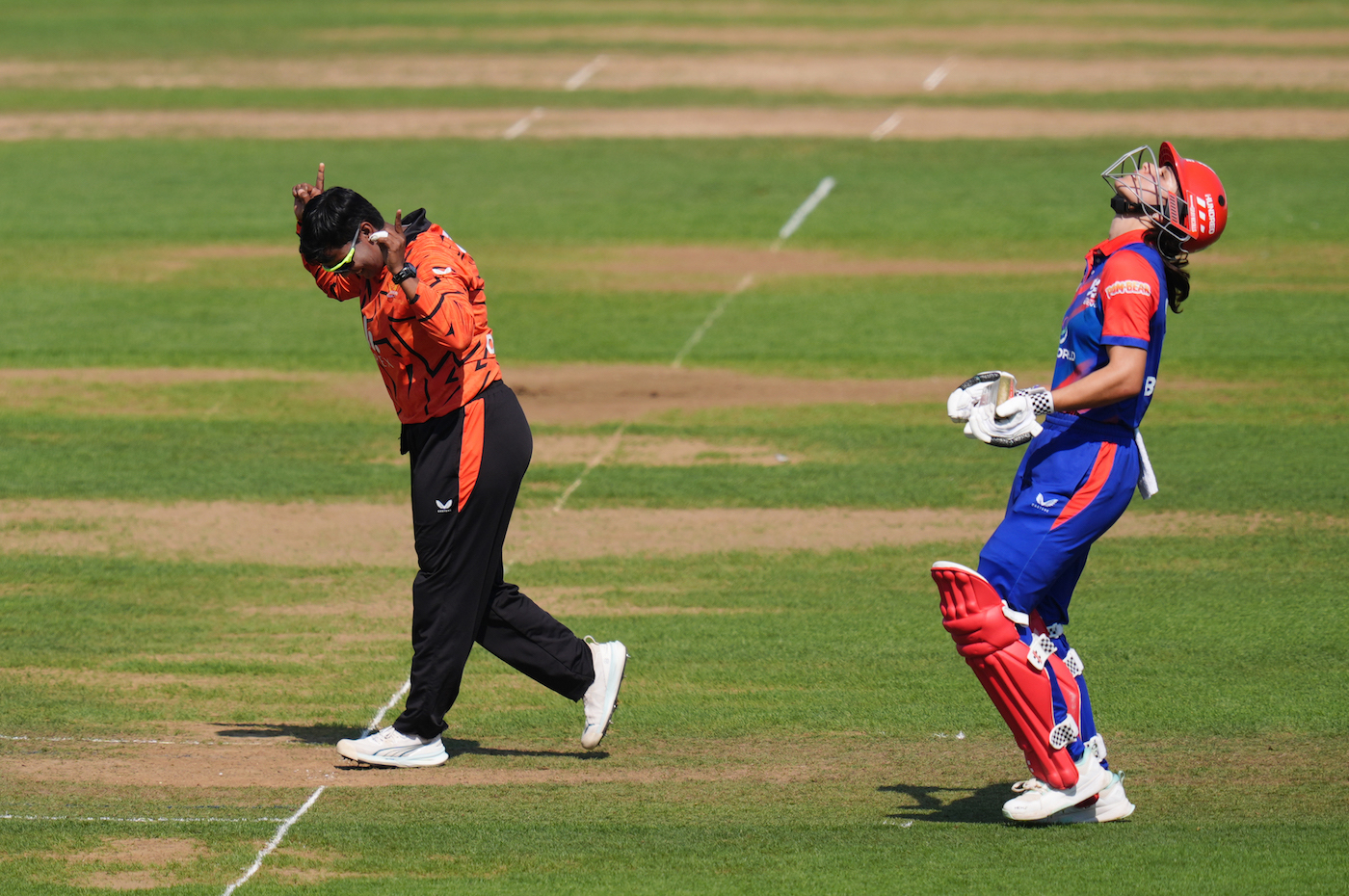 Baker and Winfield-Hill take Sunrisers into the women's Hundred final
