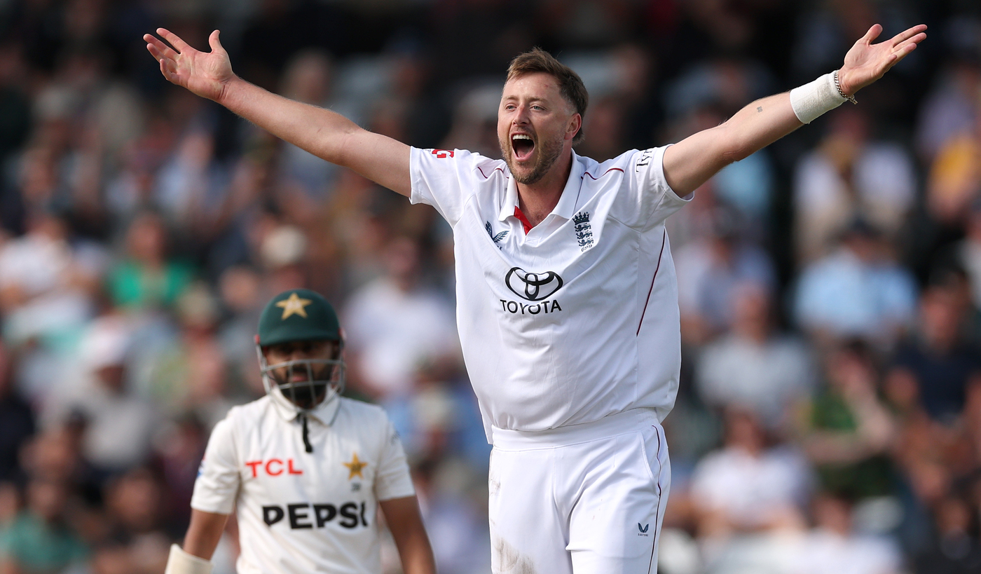 Robinson moves from luxury to necessity, as England regroup around him
