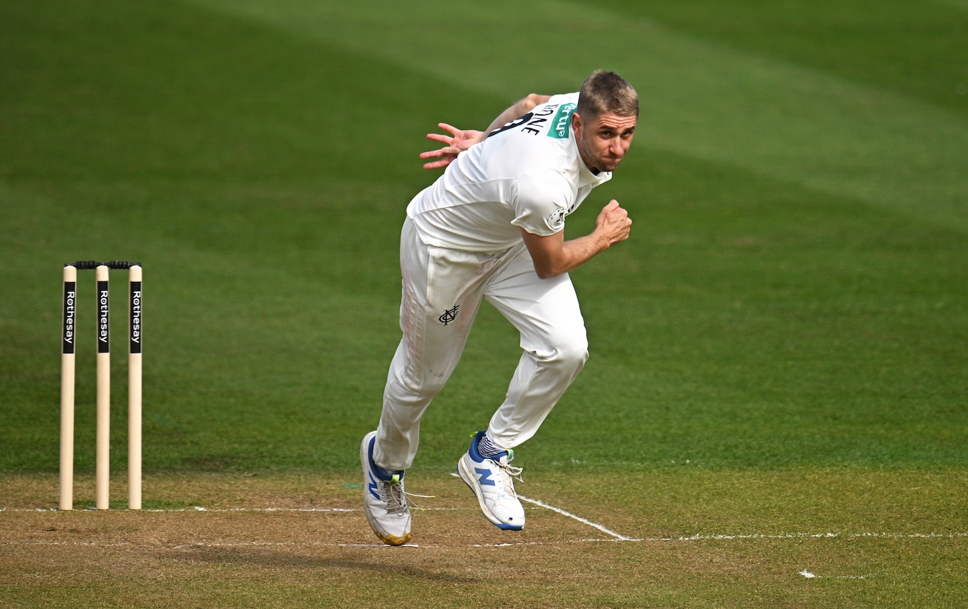 Olly Stone ten-for rumbles Surrey as Notts send title warning