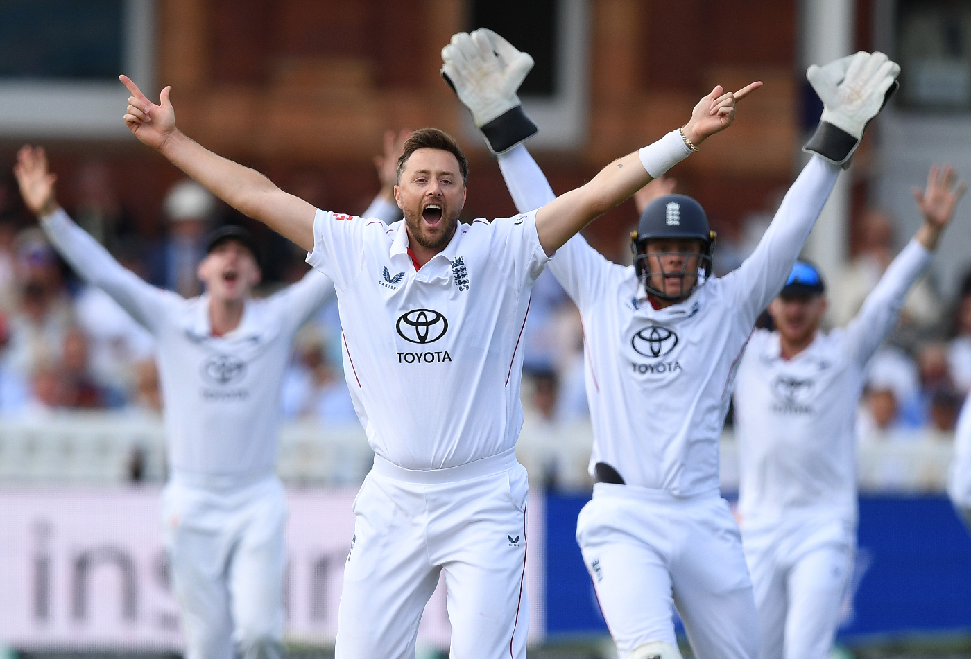 Robinson leads dominant seam display as England seal series with 194-run win