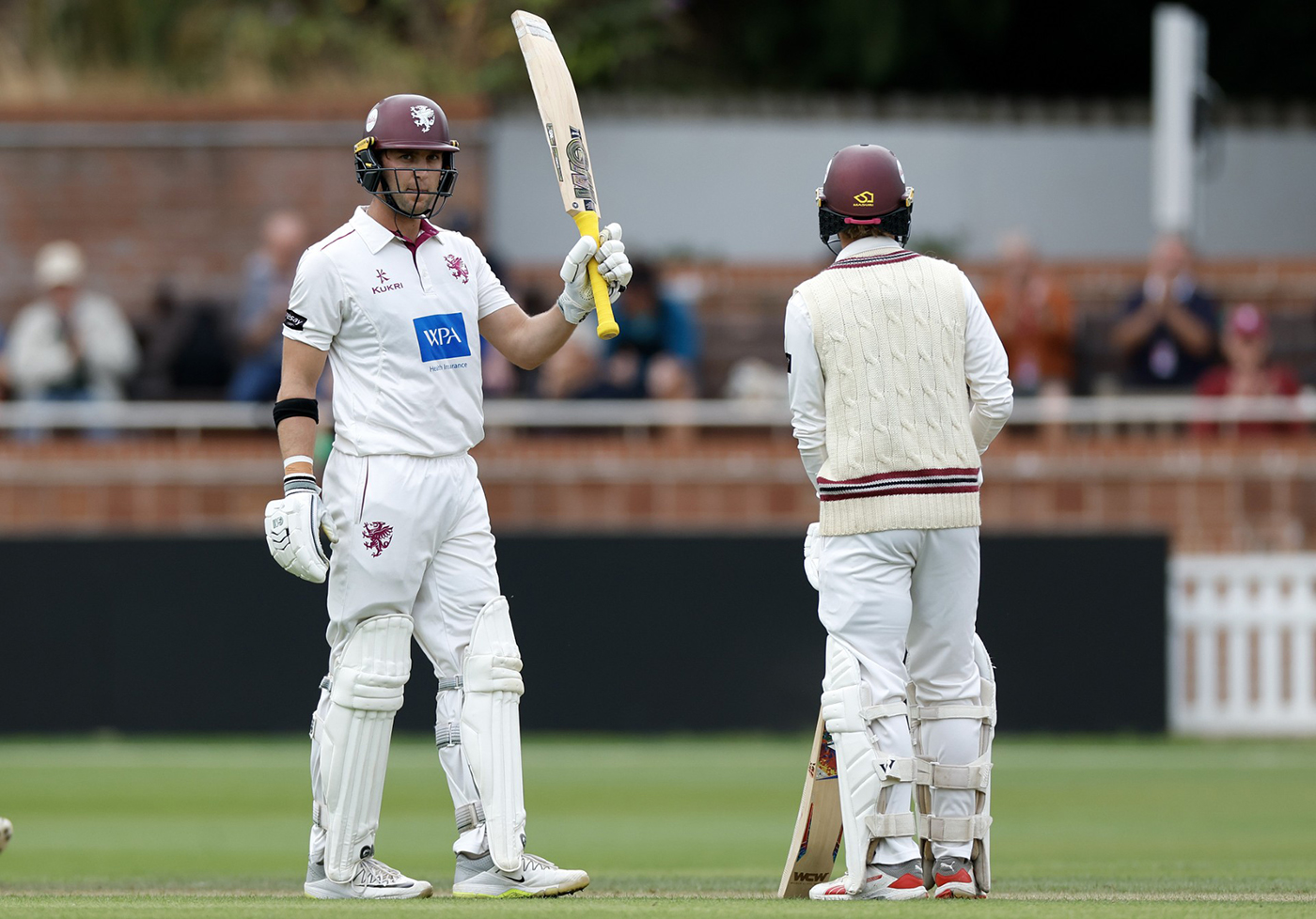Lammonby steers title-chasing Somerset into strong position