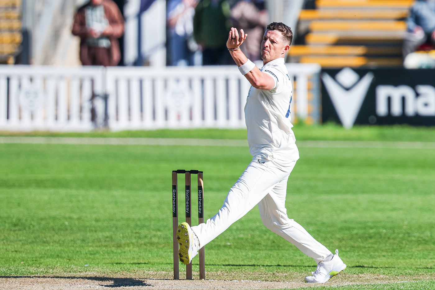 D'Oliveira hundred can't stop Kent's march up to second