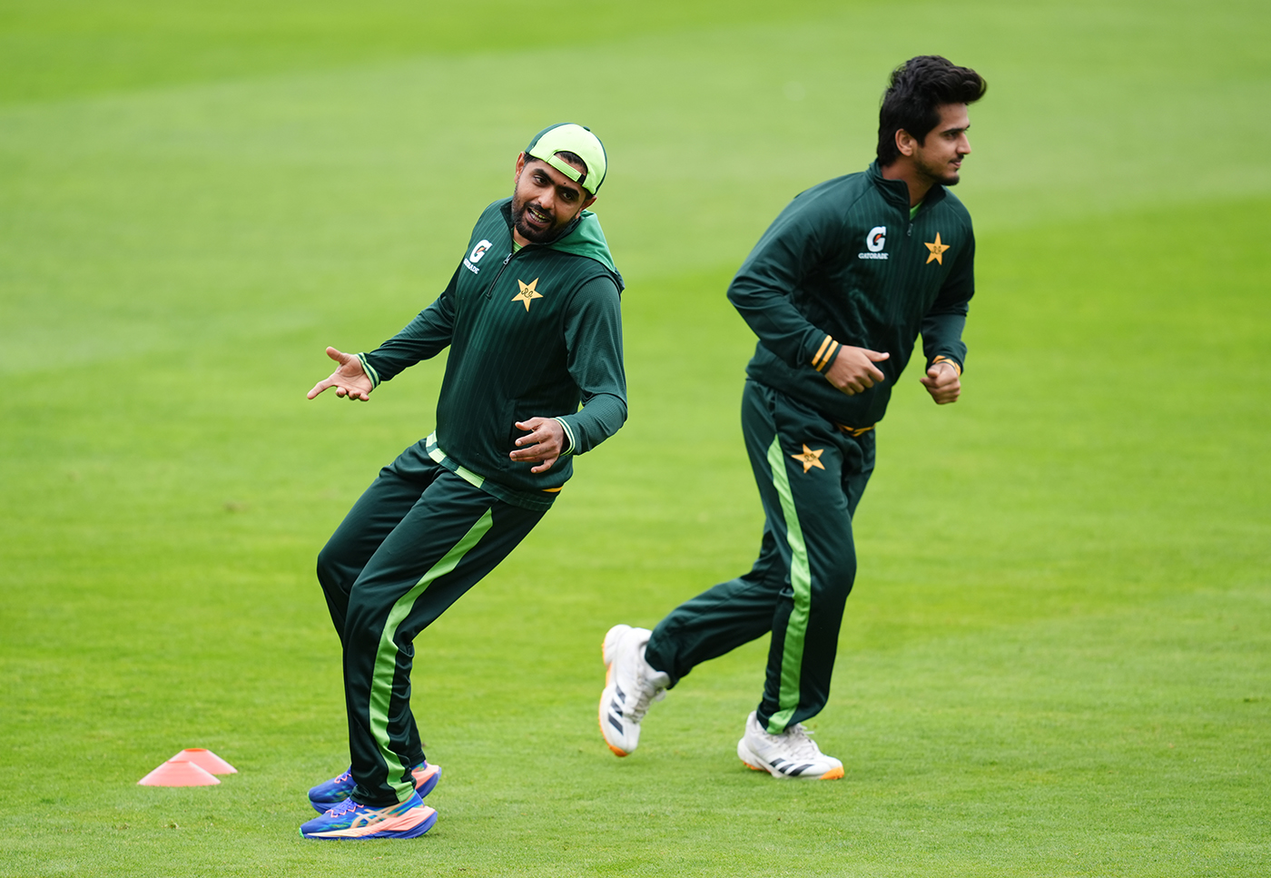 Unchanged England win toss, bowl as Pakistan name three debutants
