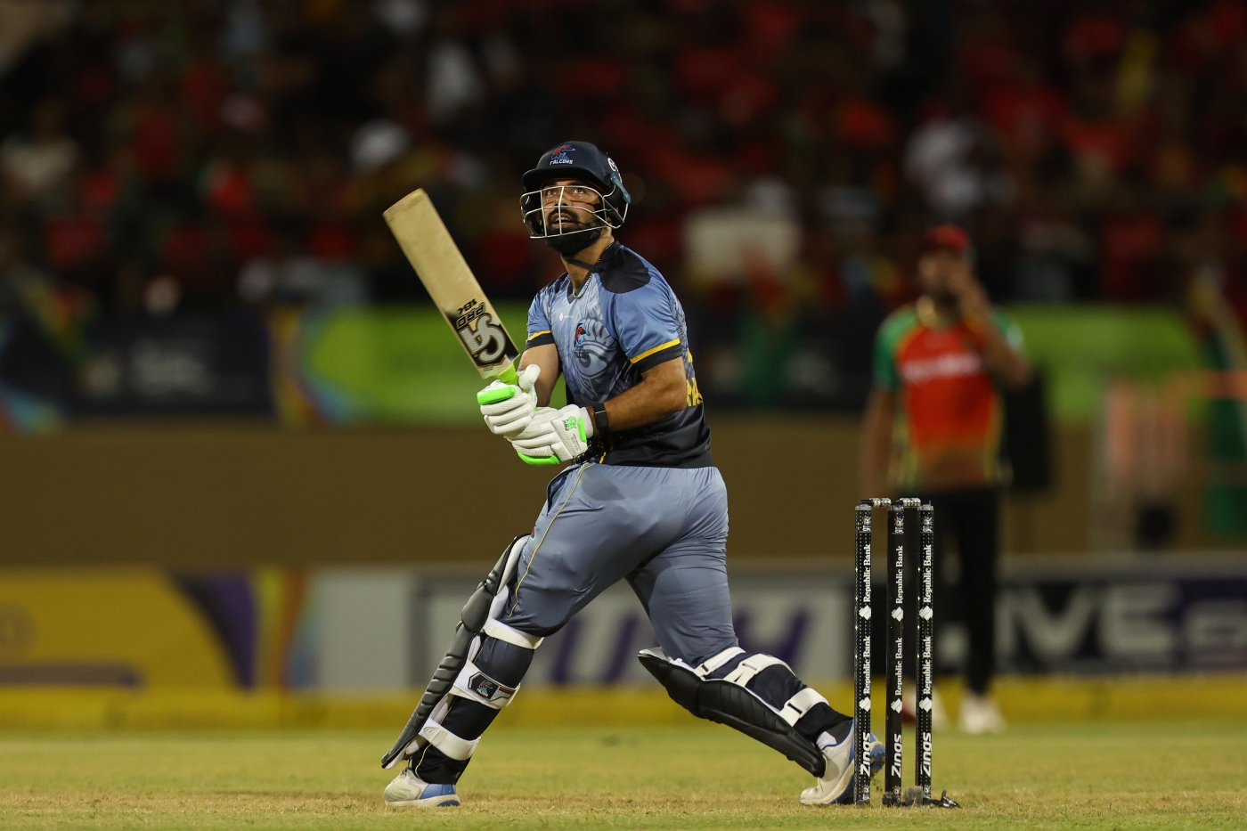 Shadab and Alzarri end Amazon Warriors' unbeaten run and take Falcons to top of table