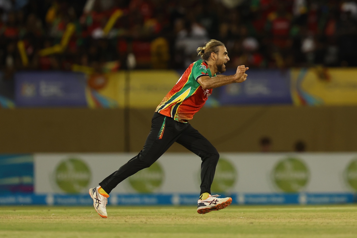 Tahir five-for, Sampson's sixes seal top spot for Guyana Amazon Warriors
