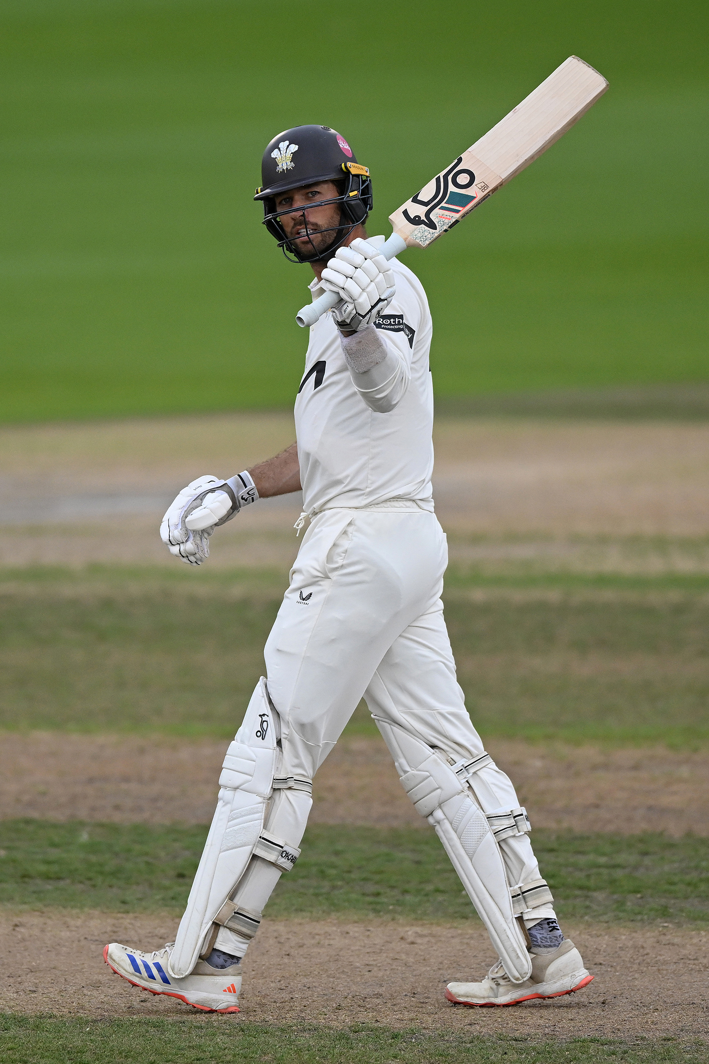 Surrey batters tread water as draw looms