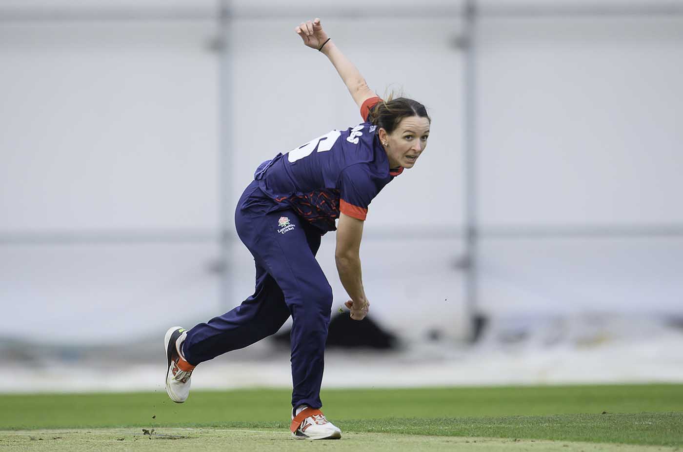 Kate Cross, Fi Morris bid farewell with Lancashire win