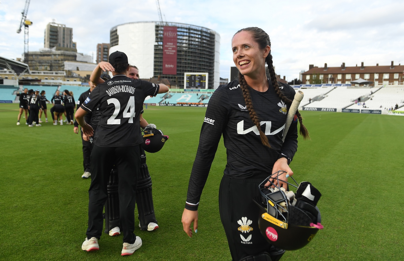 Surrey sneak through to Eliminator with one-wicket win