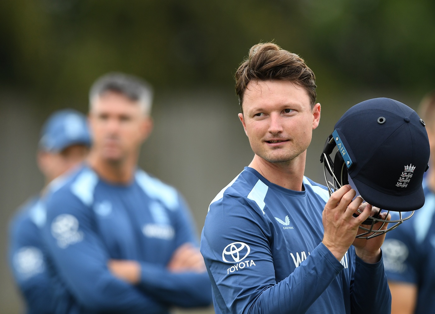 Sri Lanka bowl first, Donald debuts for England
