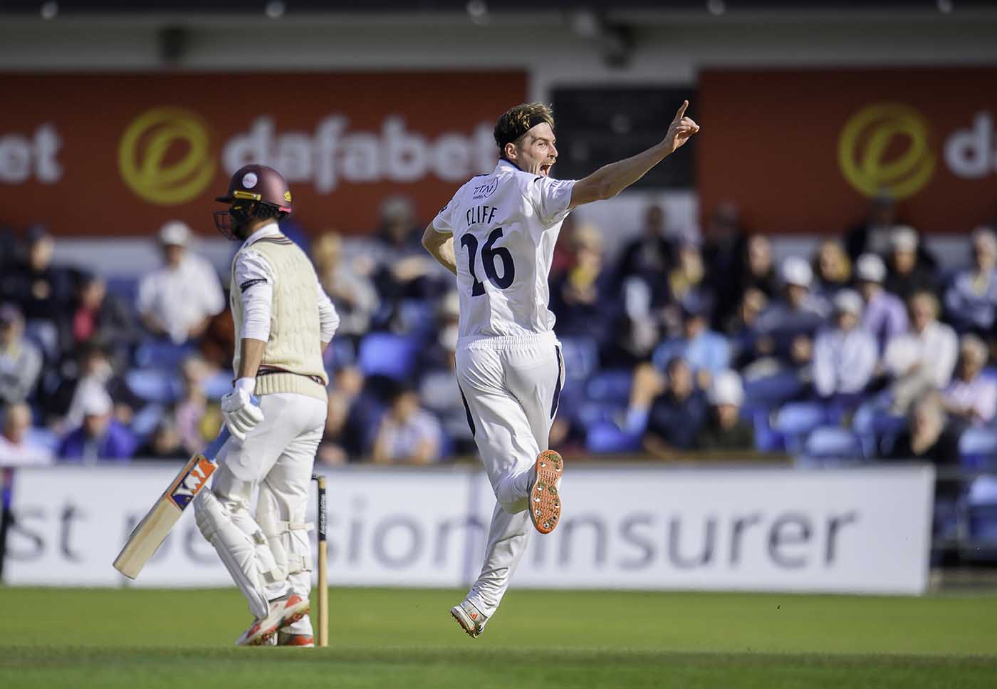 Craig Overton hits back amid Ben Cliff's eight-wicket haul