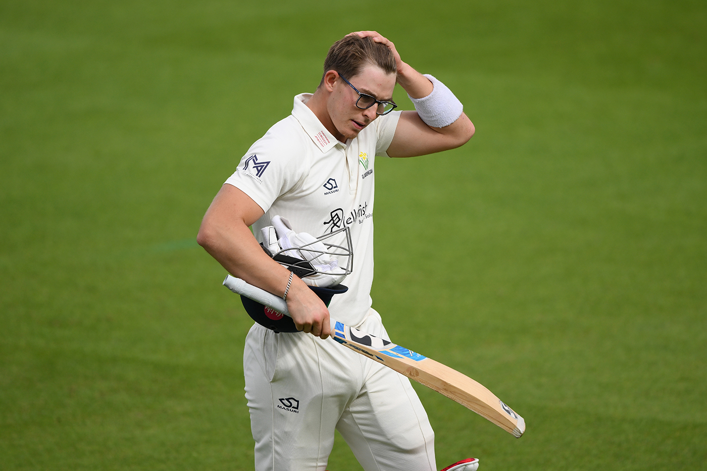 Abject Essex collapse under Glamorgan's weight of runs