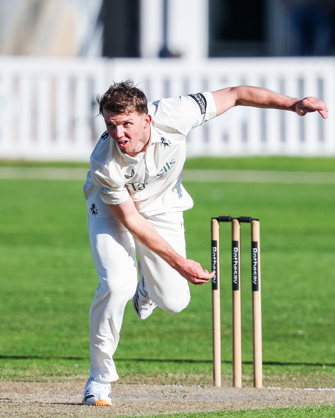 Kent secure promotion with victory over Gloucestershire