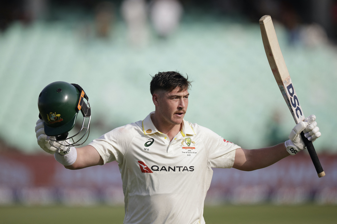 Renshaw 190 lifts Australia to 390