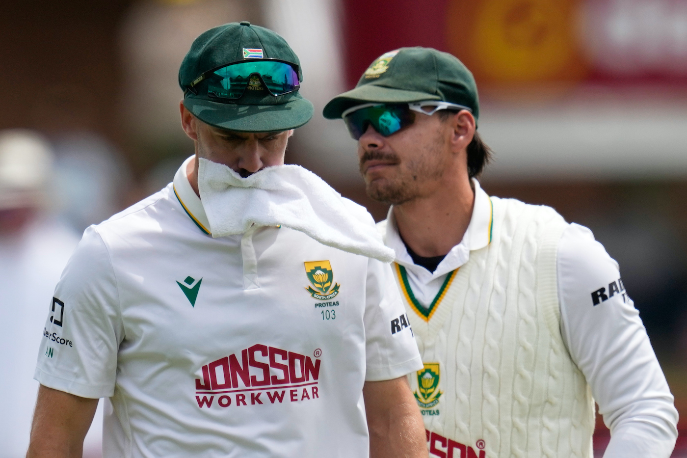 Anrich Nortje walks off with suspected groin injury in second Test