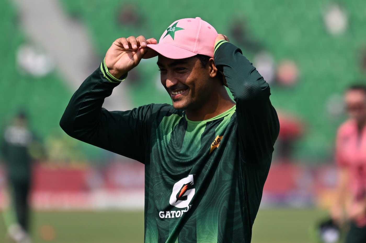Pakistan bowl, Razaullah and Henry Crocombe to debut