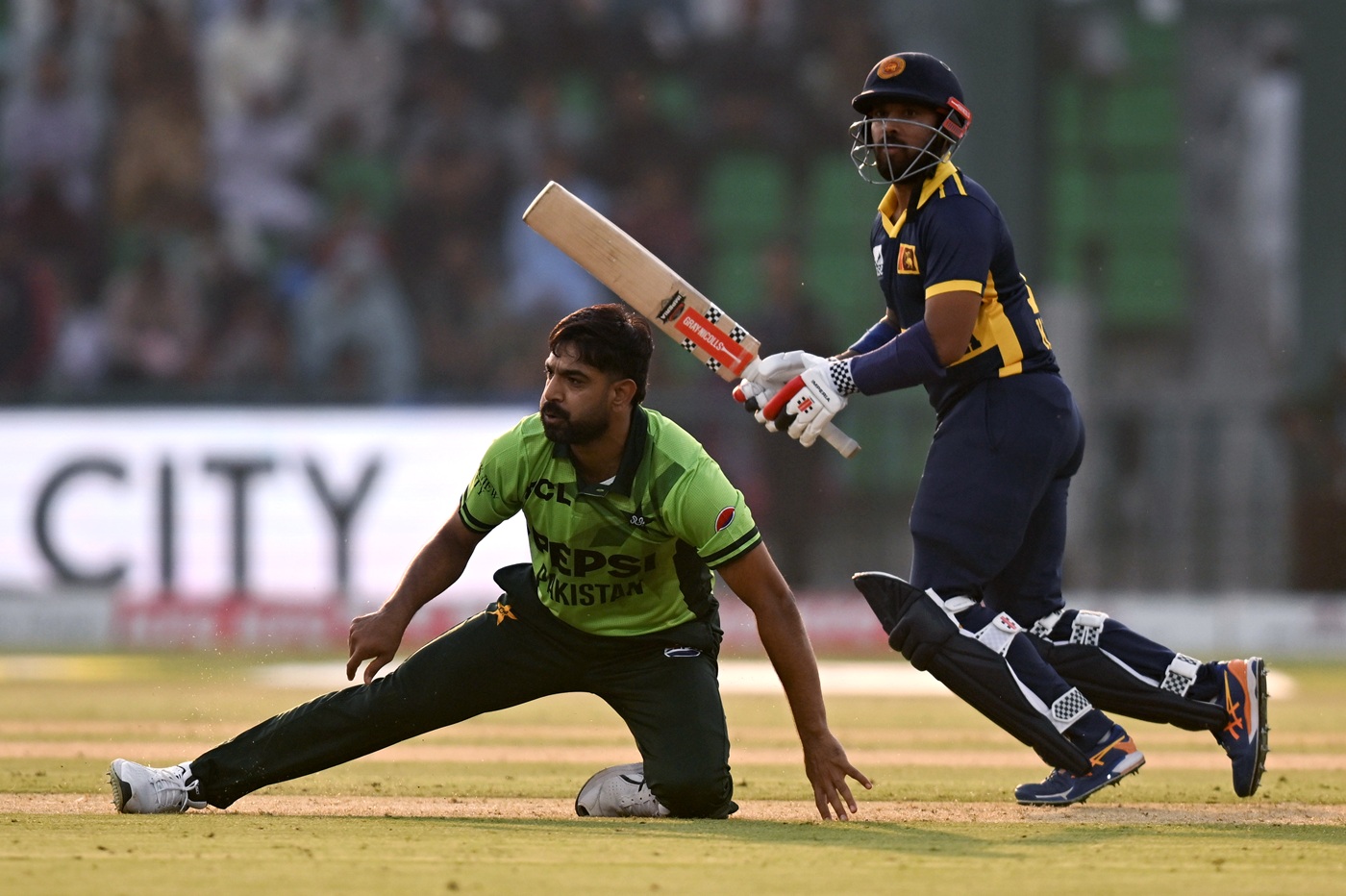 Pakistan bowl in tri-series final with Shadab out