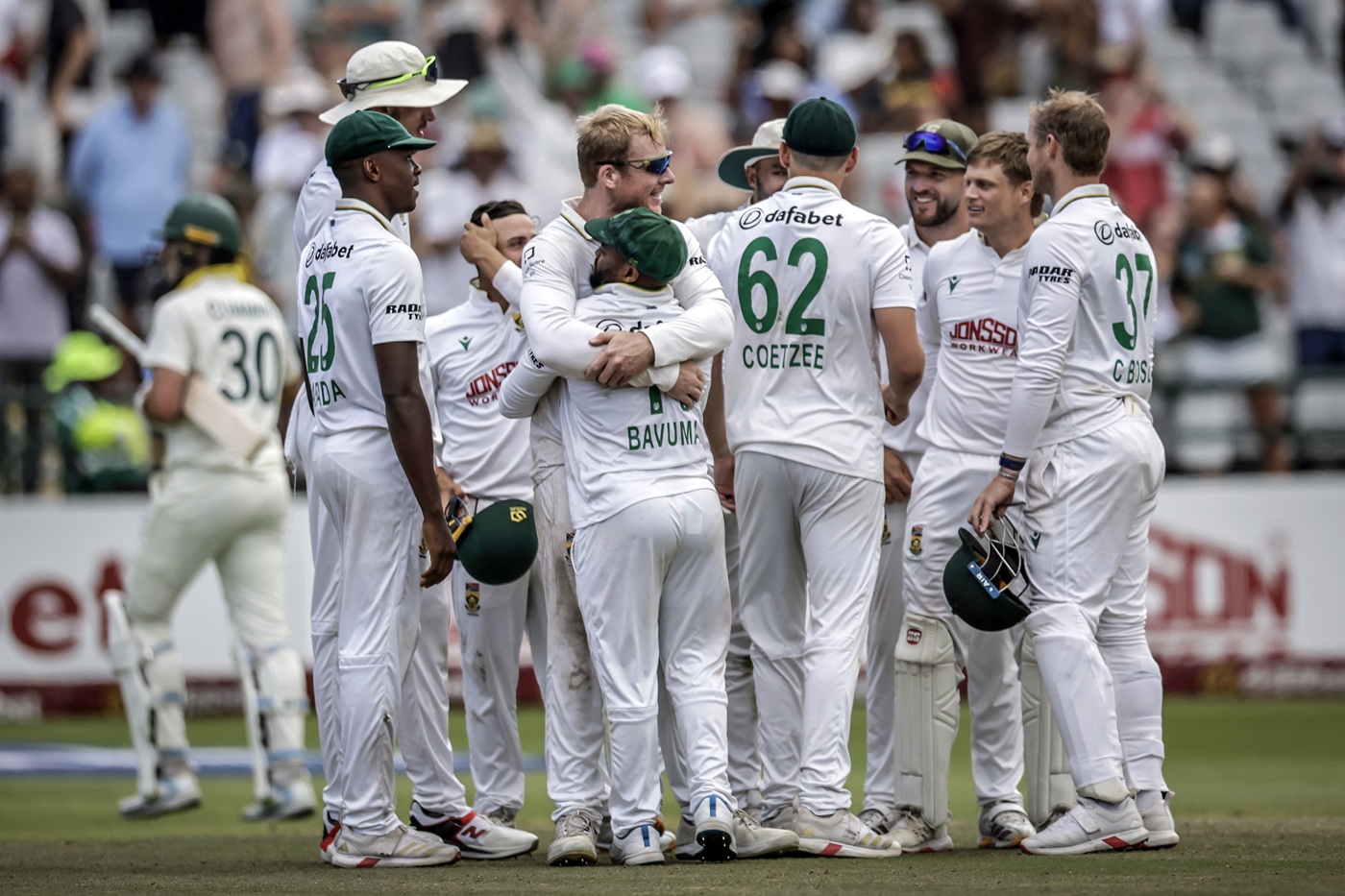 Harmer takes ten in the match as SA clinch series decider against Australia