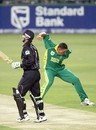 Andre Nel celebrates the wicket of Nathan Astle, South Africa v New Zealand, 2020 international, Johannesburg, October 21 2005