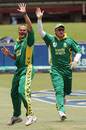 Charl Langeveldt and Graeme Smith appeal for another wicket, South Africa v New Zealand, 5th ODI, Centurion Park, November 6, 2005
