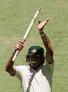 Andrew Symonds acknowledges the MCG crowd, Australia v South Africa, 2nd Test, Melbourne, 4th day, December 30, 2005