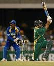 Justin Kemp is bowled, attempting to hit out against Malinga Bandara, as South Africa falter in their run chase, South Africa v Sri Lanka, 3rd VB Series match, Brisbane, January 17, 2006