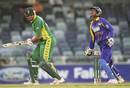 Graeme Smith falls to Muttiah Muralitharan, South Africa v Sri Lanka, 9th match, VB Series, Perth, January 31, 2006