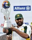 Inzamam-ul-Haq proudly holds the winner's trophy after wrapping the series 1-0, Pakistan v India, 3rd Test, 4th day, Karachi, February 1 2006