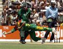 Alok Kapali shows his athleticism in the field, Bangladesh v Kenya, 2nd ODI, Khulna, March 20, 2006