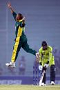 Charl Langeveldt is oevrjoyed as Pakistan lose their eighth wicket for 47 runs, Pakistan v South Africa, Champions Trophy, at Mohali, October 27, 2006