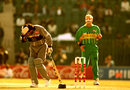 Allan Donald hits Sultan Zarawani on the head, South Africa v UAE, 2nd match, Rawalpindi, February 16, 1996