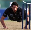 New Zealand bowler Daryl Tuffey dives in an unsuccessful attempt of run out, New Zealand v Sri Lanka, 2007 World Cup warm-up, Bridgetown, March 9, 2007
