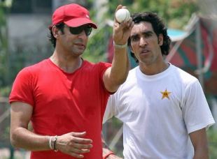 Tampering With Ball Won T Help Much Akram Cricket