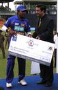Mahela Jayawardene takes the winner's cheque at the presentation ceremony as Sri Lanka complete series whitewash over Bangladesh, Colombo, 3rd ODI, July 25, 2007