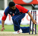 Monty Panesar knocks the stumps to run out Yuvraj Singh, England v India, 3rd ODI, Edgbaston, August 27, 2007
