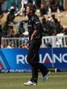 Jacob Oram leaves the field after injuring the little finger on his left hand, England v New Zealand, Group E, ICC World Twenty20, Johannesburg, September 18, 2007