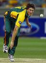 Brendan Drew sends down a delivery, Queensland v Tasmania, FR Cup, Brisbane, October 10, 2007