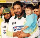 Inzamam-ul-Haq poses with his son, Pakistan v South Africa, 2nd Test, Lahore, 5th day, October 12, 2007