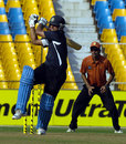 Suresh Raina pulls to the boundary, India Blue v India Red, 1st match, Challenger Trophy, Ahmedabad, October 25, 2007