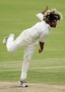 Lasith Malinga sends down a delivery, Queensland v Sri Lankans, 3rd day, Brisbane, November 4, 2007