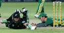 AB de Villiers tries to run out Brendon McCullum, South Africa v New Zealand, 2nd ODI, Port Elizabeth, November 30, 2007