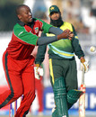 Mohammad Yousuf watches as Hamilton Masakadza drops a sitter off Shahid Afridi, Pakistan v Zimbabwe, 2nd ODI, Hyderabad, January 24, 2008