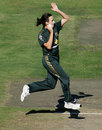 Kirsten Pike runs in to bowl, Australia v England, women's Twenty20, Melbourne, February 1, 2008